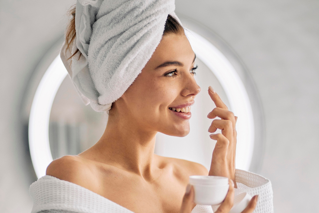 Kāda atšķirība starp rīta un vakara ādas kopšanas rutīnu?