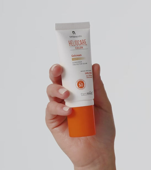 Heliocare Color Gelcream SPF 50 (light) saules krems sausai adai uz balta fona