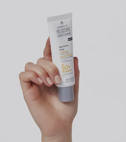 Heliocare 360º Age Active Fluid SPF 50 sejas saules aizsargkrems ar pretnocevošanas iedarbibu uz balta fona