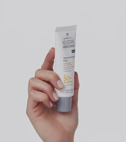Heliocare 360º Pigment Solution Fluid SPF 50+ saules aizsarglidzeklis sejai adai ar pigmentacijas pazimem uz balta fona