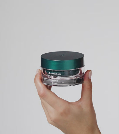 Endocare Tensage Cream pretnovecošanās krēms sausai ādai uz balta fona