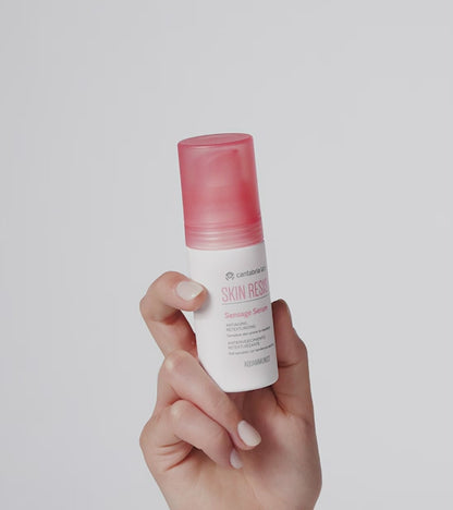 Skin Resist Sensage Serums jutigai adai ar apsartumu uz balta fona