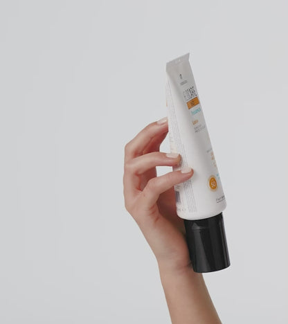 Heliocare 360° Pediatrics Lotion SPF 50 saules aizsarglidzeklis ķermenim, bērniem uz balta fona
