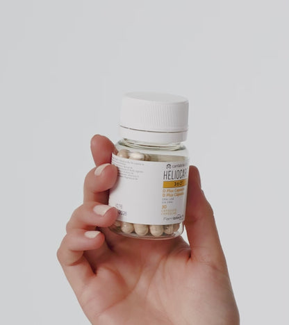 Heliocare 360º D Plus Capsules kapsulas ar d vitamīnu saules aizsardzībai uz balta fona