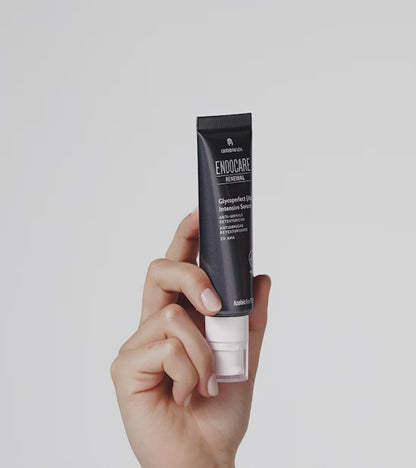 Endocare Renewal Glycoperfect [Az] Intensive Serum serums problemātiskai ādai ar pretnovecošanās efektu uz balta fona