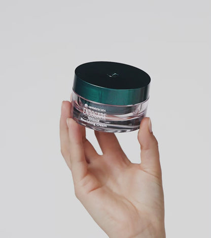 Endocare Tensage Nourishing Cream barojošs krēms sausai ādai uz balta fona